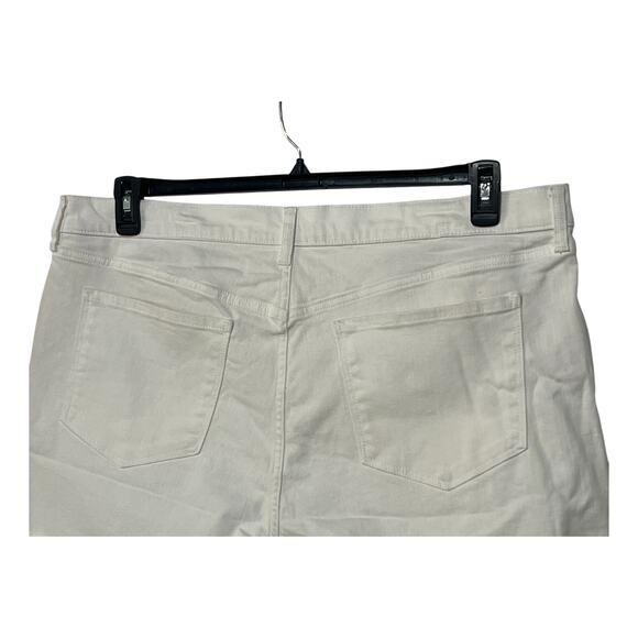 Old Navy Semi Fitted Stretch White Denim Shorts NWT Women’s 18 - Picture 2 of 8